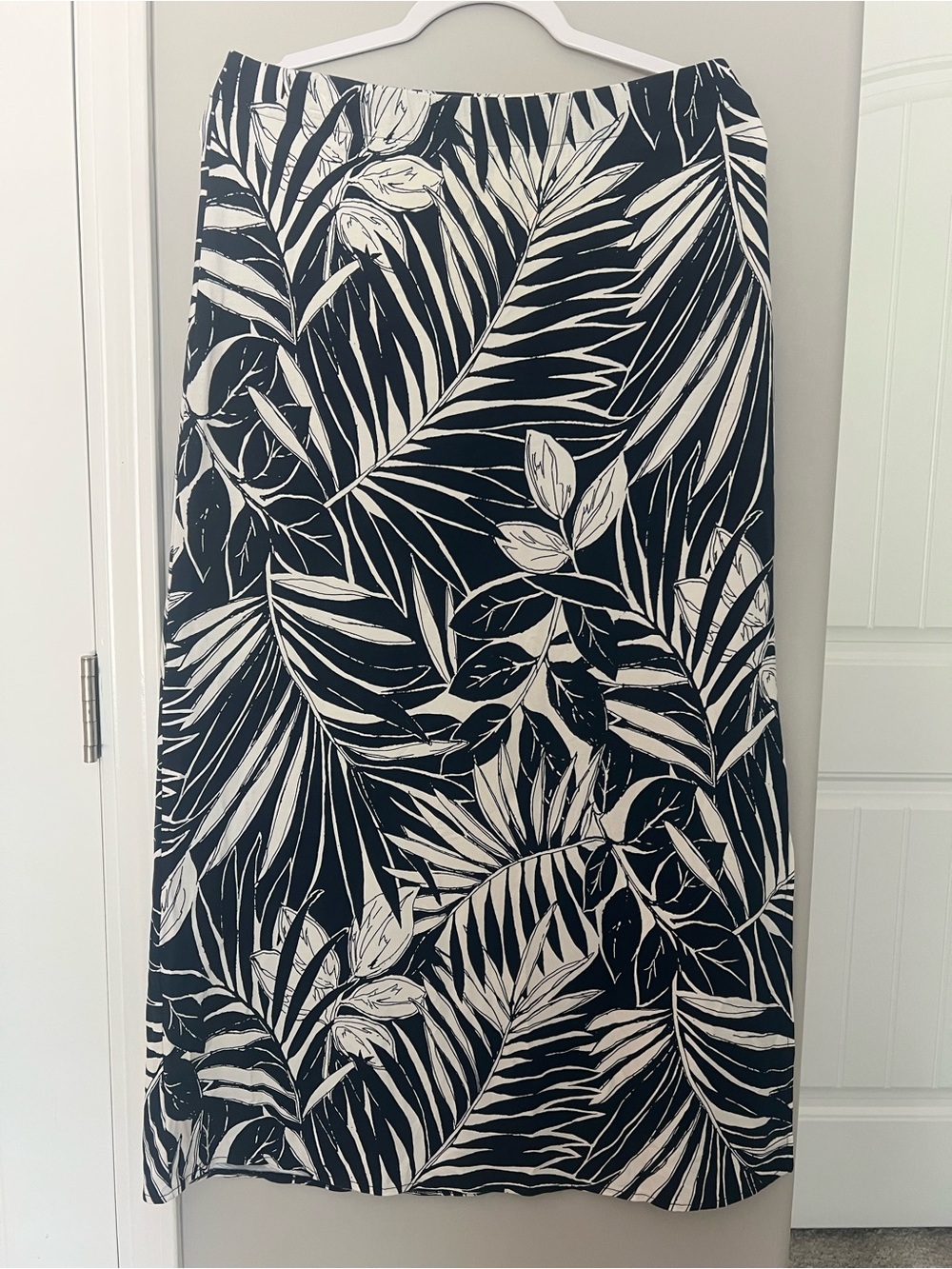 CHICOS NWOT TROPICAL MAXI SKIRT 
SZ 1/M/8